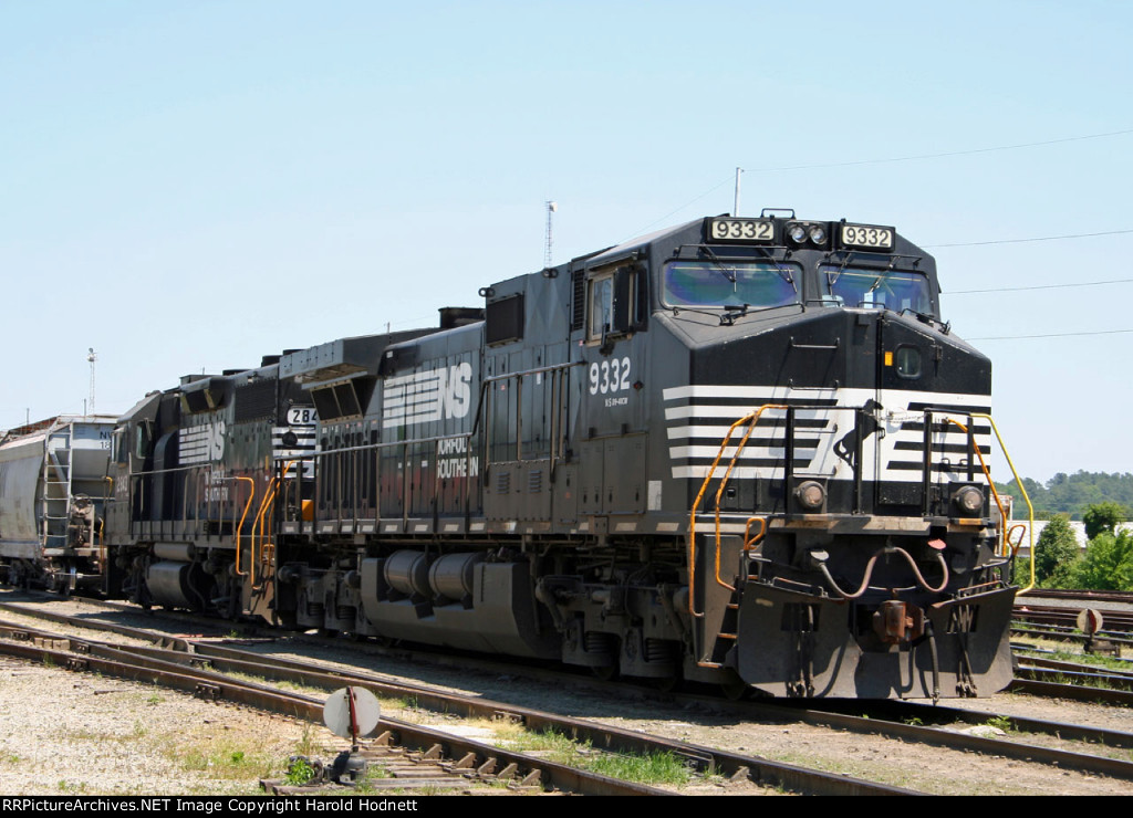 NS 9332 & 2843 working a train in Glenwood Yard